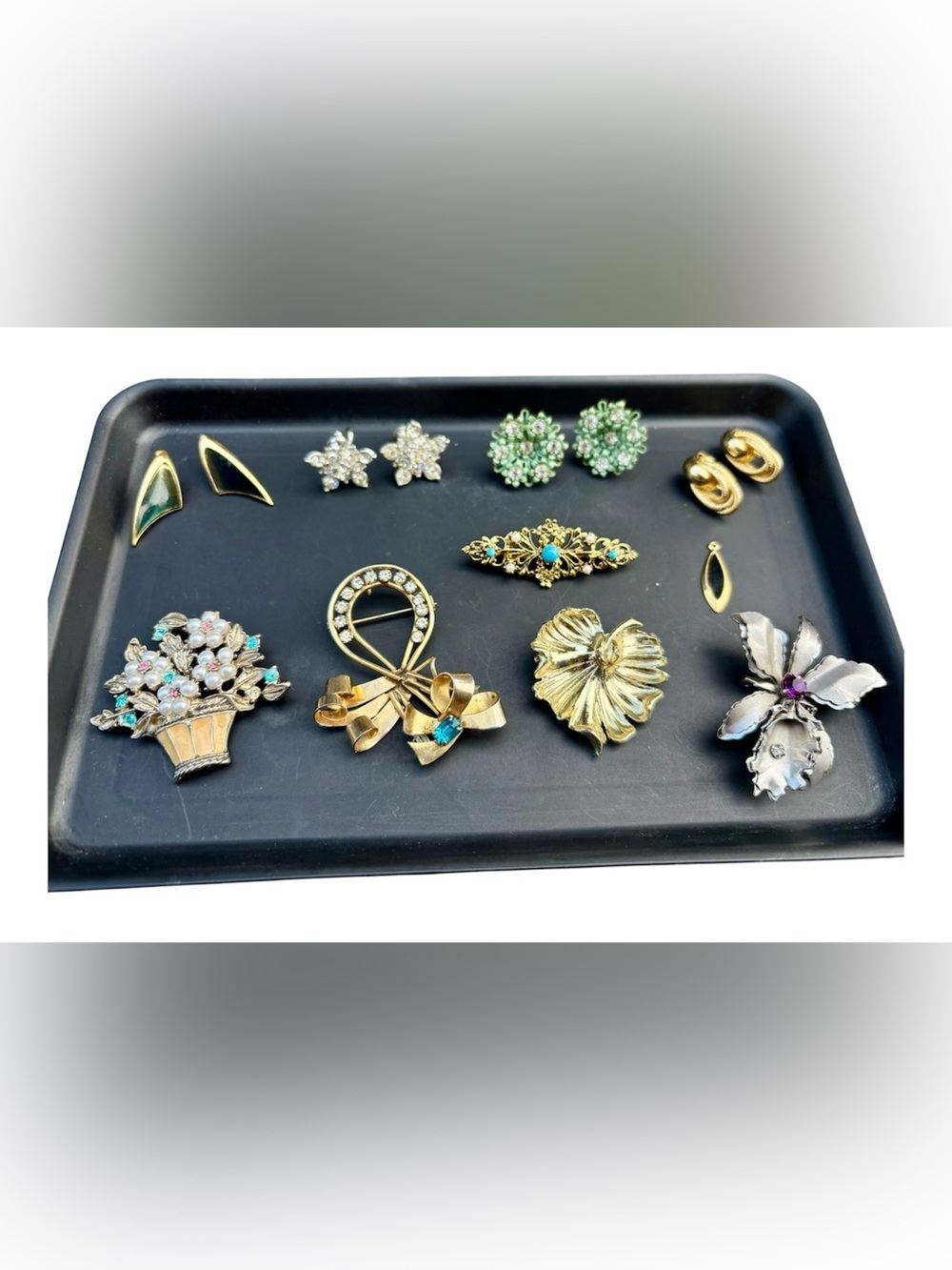 Vintage Jewelry Mixed Lot 5
Brooches Pins 3 pair Earrings
Gold Silver Rhinestone